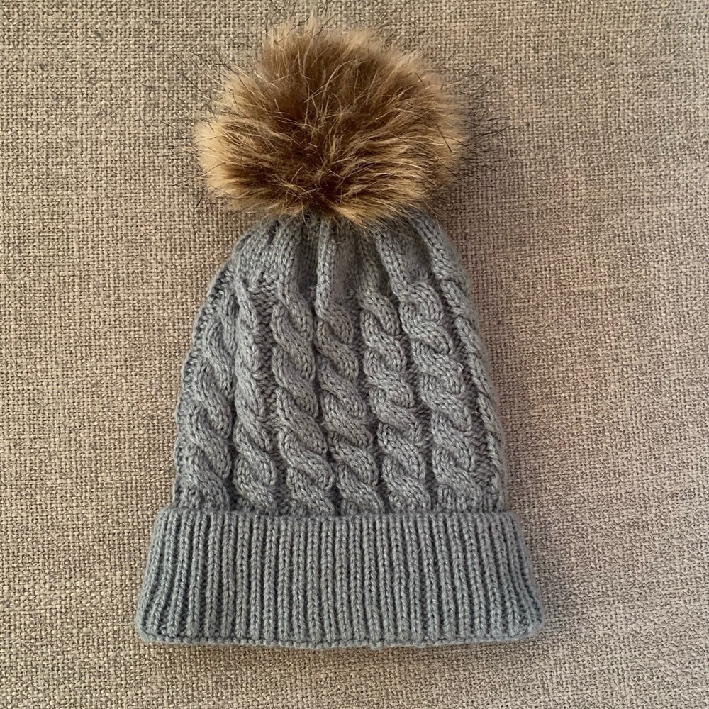 Cable Knit Pompom Beanie